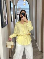 CAMISA AMARELO SUAVE COM LENÇO PONTO CHIC - Image 2