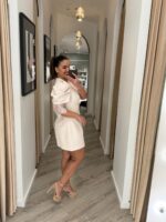 VESTIDO BEGE COM RENDA E MANGAS DRAPEADAS IMPERIAL - Image 6