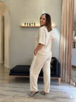 CONJUNTO BEGE COM SWEAT E CALÇA COM FAIXA LATERAL PONTO CHIC