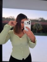 CAMISOLA VERDE CANELADA COM BOTÕES E RENDA NAS MANGAS PONTO CHIC