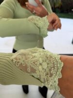 CAMISOLA VERDE CANELADA COM BOTÕES E RENDA NAS MANGAS PONTO CHIC - Image 4