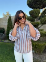 CAMISA AZUL COM RISCA CASTANHA E MANGA ABALONADA PONTO CHIC - Image 2