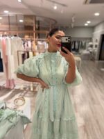 VESTIDO MIDI VERDE ÁGUA EM RENDA COM CINTO PONTO CHIC