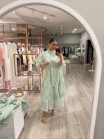 VESTIDO MIDI VERDE ÁGUA EM RENDA COM CINTO PONTO CHIC - Image 3