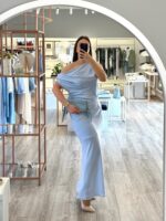 VESTIDO COMPRIDO AZUL CLARO DRAPEADO COM DECOTE CAÍDO PONTO CHIC - Image 3