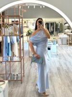 VESTIDO COMPRIDO AZUL CLARO DRAPEADO COM DECOTE CAÍDO PONTO CHIC