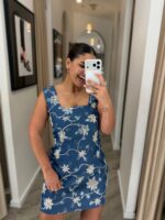VESTIDO CURTO EM TENCEL COM BORDADO FLORAL MISS YOU