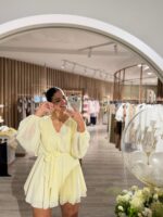 VESTIDO AMARELO MANTEIGA FLUIDO COM MANGA BALONADA IMPERIAL