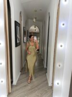 VESTIDO COMPRIDO ACETINADO BEGE ESCURO COM DECOTE EM V DIXIE - Image 4