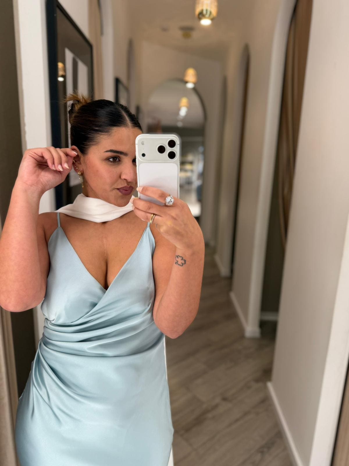 WhatsApp Image 2026-03-27 at 11.25.12 VESTIDO MIDI AZUL CIANO COM DRAPEADO IMPERIAL - Image 1