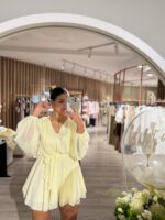 VESTIDO AMARELO MANTEIGA FLUIDO COM MANGA BALONADA IMPERIAL - Image 2