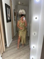 VESTIDO COMPRIDO ACETINADO BEGE ESCURO COM DECOTE EM V DIXIE - Image 3