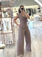 CALÇA TAUPE COM RISCA DIPLOMÁTICA E CINTURA ESTRUTURADA IMPERIAL - Image 2