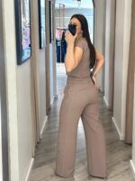 CALÇA TAUPE COM RISCA DIPLOMÁTICA E CINTURA ESTRUTURADA IMPERIAL - Image 4