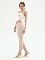 CALÇA DE ALFAIATARIA BEGE COM BOTÕES NO PUNHO RINASCIMENTO - Image 6