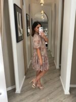 VESTIDO TAUPE FLORAL COM FOLHOS PONTO CHIC - Image 5