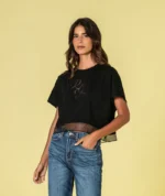 T-SHIRT PRETA COM DETALHE EM TULE E LOGÓTIPO RUGA