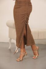 VESTIDO MIDI CASTANHO COM ALÇAS E DETALHE METÁLICO MISS YOU - Image 2