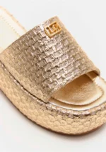 SANDÁLIA DOURADA METALIZADA EM PALHA LANÇA PERFUME - Image 4