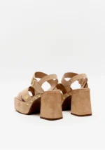 SANDÁLIA BEGE EM COURO LANÇA PERFUME - Image 4