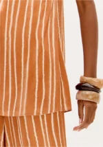 TOP ACETINADO RISCA CARAMELO COM ENTRELAÇADO LANÇA PERFUME - Image 3