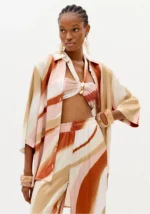 CAMISA ROSA E CAMEL ACETINADA ESTAMPADA LANÇA PERFUME