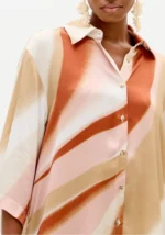 CAMISA ROSA E CAMEL ACETINADA ESTAMPADA LANÇA PERFUME - Image 3