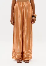 CALÇA ACETINADA RISCA CARAMELO LANÇA PERFUME - Image 3