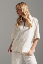 TÚNICA FLUIDA BEGE COM COLARINHO FERRACHE