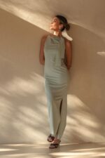 VESTIDO VERDE COMPRIDO COM DRAPEADO E LAÇO NO OMBRO FERRACHE