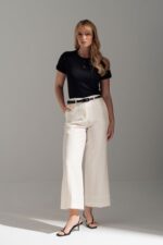 T-SHIRT PRETA CURTA COM DETALHE PERSONALIZADO FERRACHE - Image 2