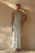 VESTIDO VERDE COMPRIDO COM DRAPEADO E LAÇO NO OMBRO FERRACHE - Image 2