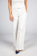 CALÇA DE SARGA BRANCA CORTE FLARE SILVINA CAMPOS - Image 3