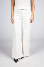 CALÇA DE SARGA BRANCA CORTE FLARE SILVINA CAMPOS - Image 2