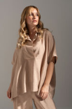 TÚNICA BEGE FLUIDA COM DECOTE CRUZADO FERRACHE - Image 2