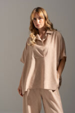 TÚNICA BEGE FLUIDA COM DECOTE CRUZADO FERRACHE