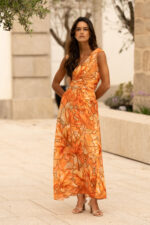 VESTIDO LARANJA COMPRIDO ESTAMPADO COM CINTO E DECOTE EM V FERRACHE