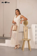 VESTIDO EM MALHA RENDADA COM DECOTE EM V CRU MISS YOU