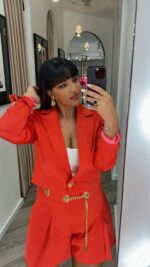 BLAZER VERMELHO CROPPED COM BOTÕES DOURADOS LOCOLUXO