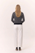 CARDIGAN AZUL E BRANCO ÀS RISCAS COM BOTÕES DOURADOS PONTO CHIC - Image 4