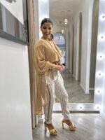 TÚNICA BEGE COM FOLHOS E GOLA GIL SANTUCCI - Image 3