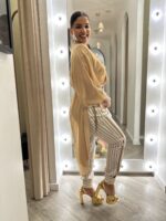 TÚNICA BEGE COM FOLHOS E GOLA GIL SANTUCCI - Image 4