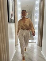 TÚNICA BEGE COM FOLHOS E GOLA GIL SANTUCCI - Image 2