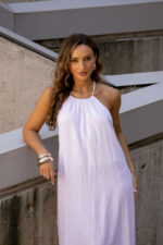 VESTIDO CRU COM ARGOLAS DECORATIVAS NAS COSTAS LANÇA PERFUME - Image 3