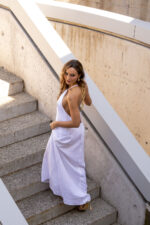 VESTIDO CRU COM ARGOLAS DECORATIVAS NAS COSTAS LANÇA PERFUME - Image 7