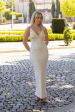 VESTIDO BEGE COM CROCHET NO PEITO LANÇA PERFUME - Image 3