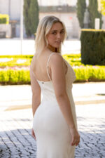 VESTIDO BEGE COM CROCHET NO PEITO LANÇA PERFUME - Image 4