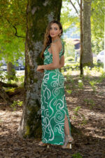 VESTIDO COMPRIDO VERDE ESTAMPADO HALTER COM DETALHE DOURADO LANÇA PERFUME - Image 4