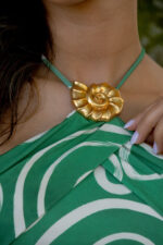 VESTIDO COMPRIDO VERDE ESTAMPADO HALTER COM DETALHE DOURADO LANÇA PERFUME - Image 7