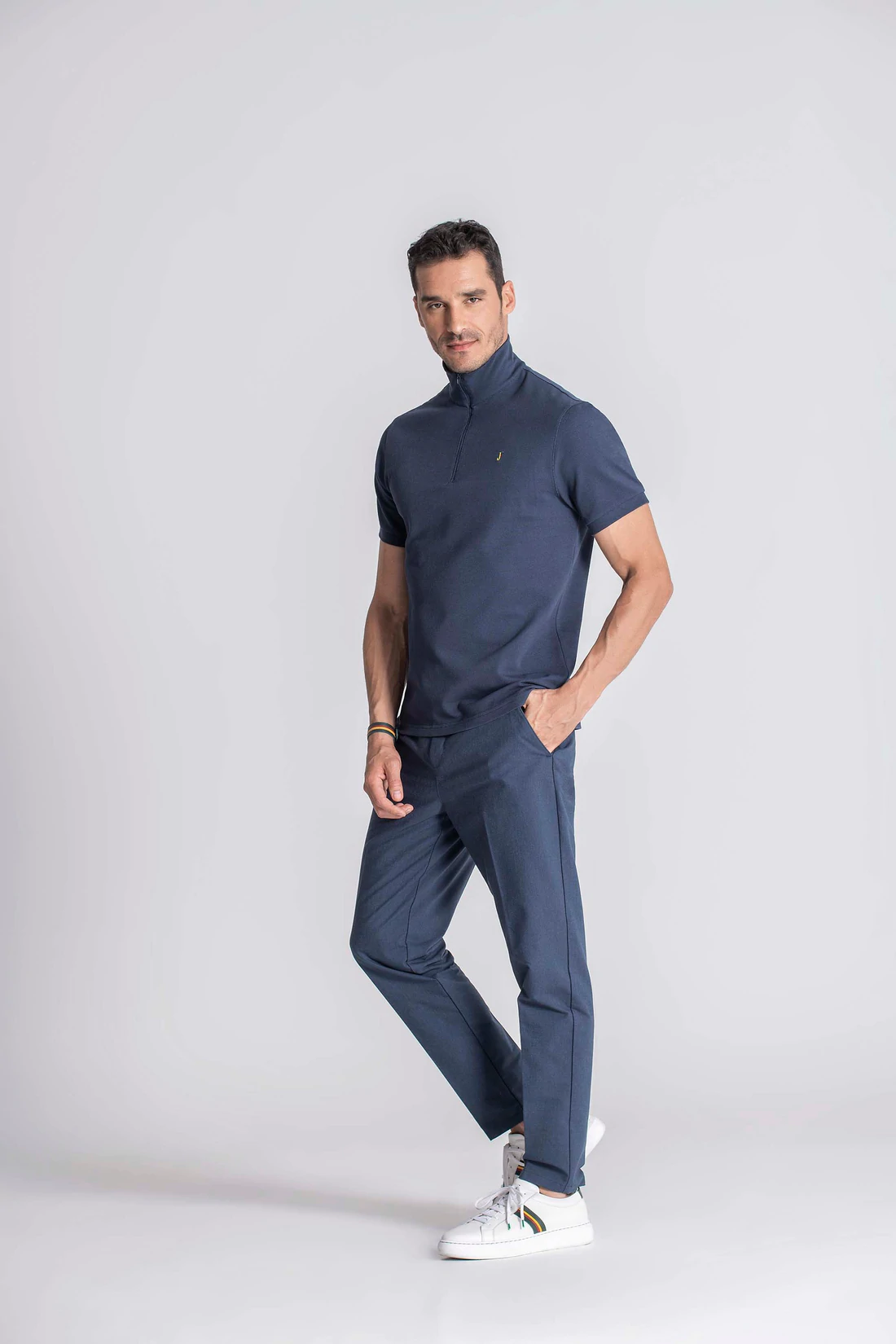 Polo_20Couto_20Azul-Marinho_20Modelo_20Lado_202_085133c4-b990-4209-87cd-661955c3b213_1100x-1 POLO COUTO JEF - Image 1